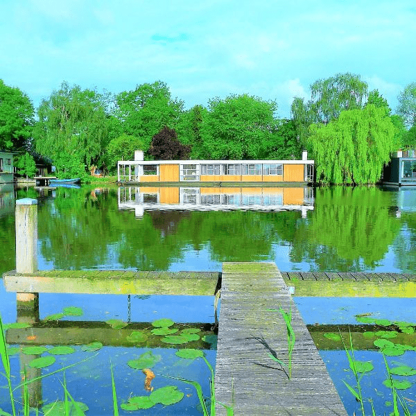 bartmanzboot-vergaderen-aan-het-water
