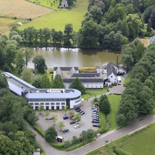 bilderberg-castle-vaalsbroek-meeting locations-on-the-water-view