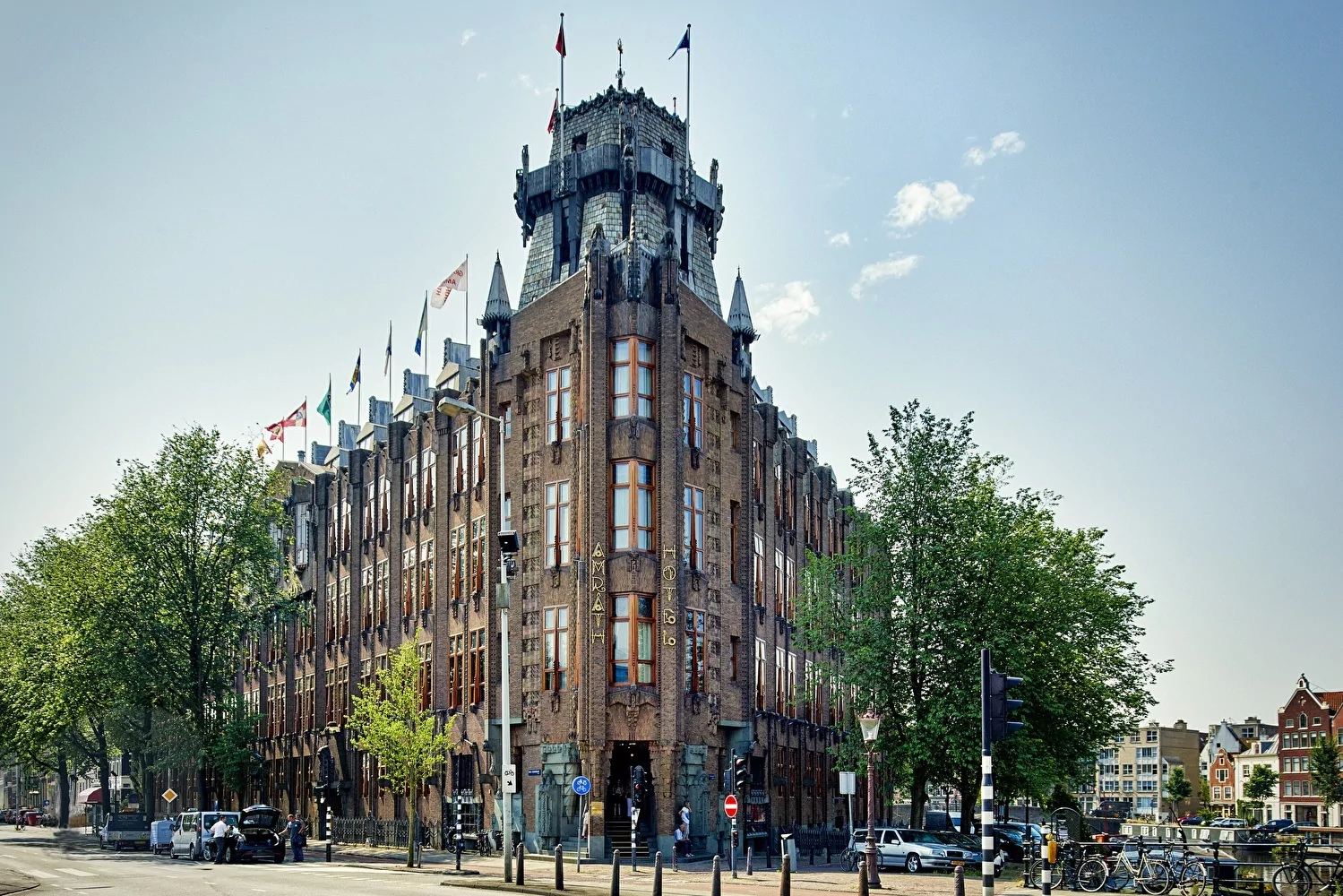 De voorkant van het Grand hotel Amrath Amsterdam