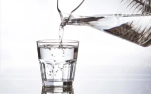 water bij de vergadering