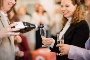 Collega's proosten op succes